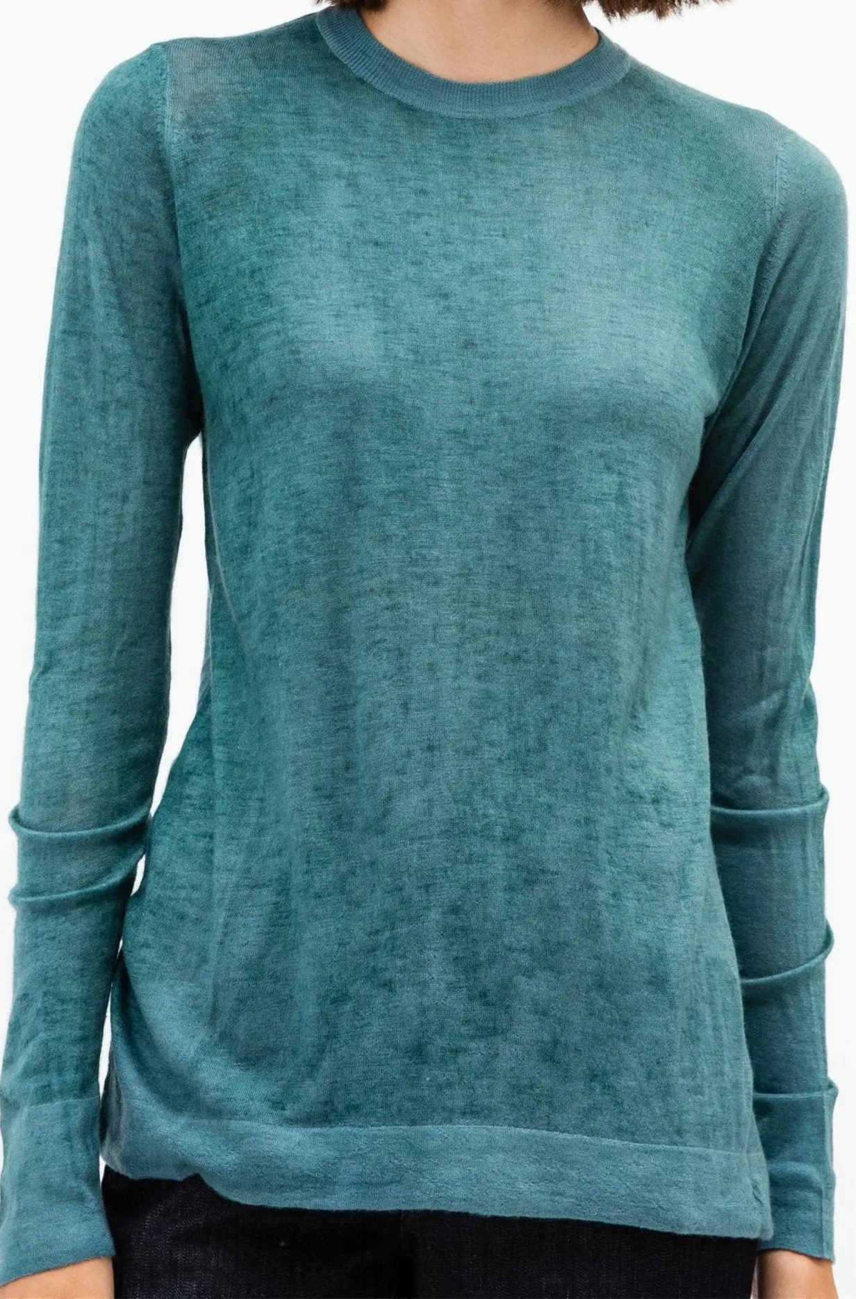 SHANA LIGHTWEIGHT CREWNECK SWEATER IN HAND-DYED CASHMERE